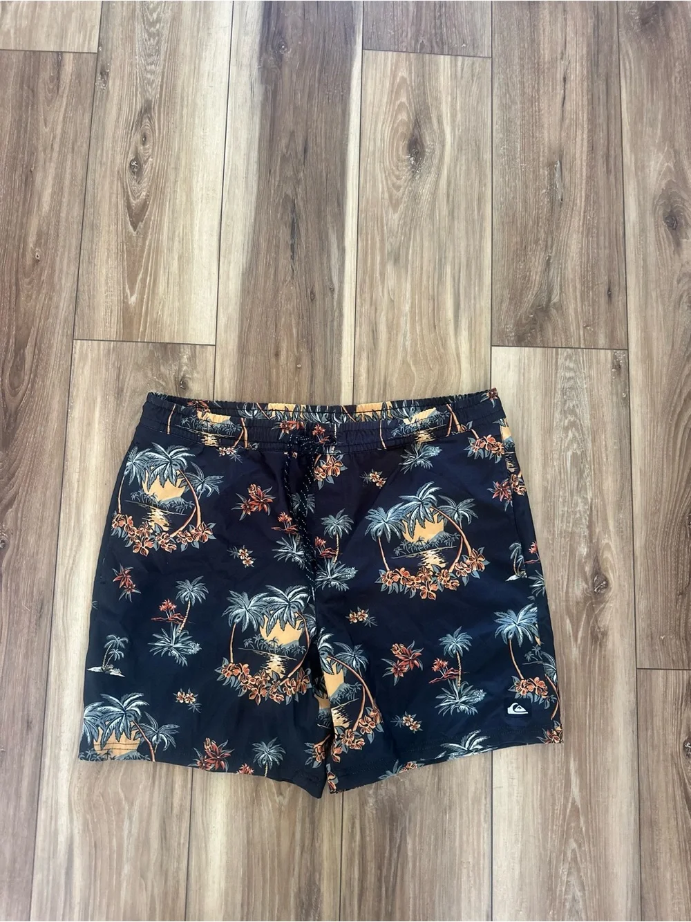 Quicksilver Men's Black Tropical Print Swim Trunks size large